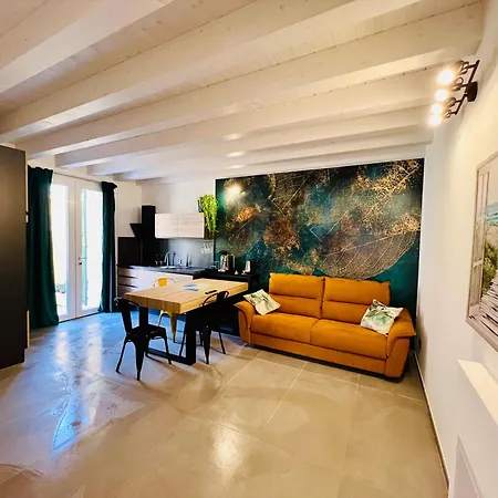 5 Terre Hub Art Apartmán *