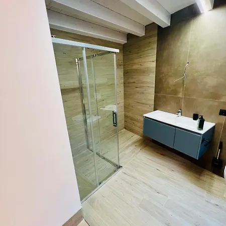 5 Terre Hub Art Apartmán *