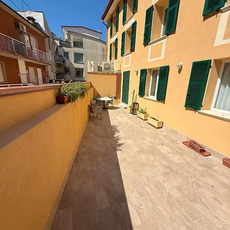 5 Terre Hub Art Apartmán